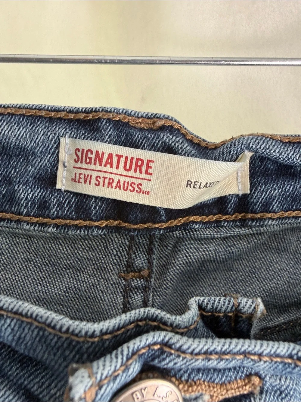 Signature by Levi Strauss Men's Mid-Blue Straight Jeans